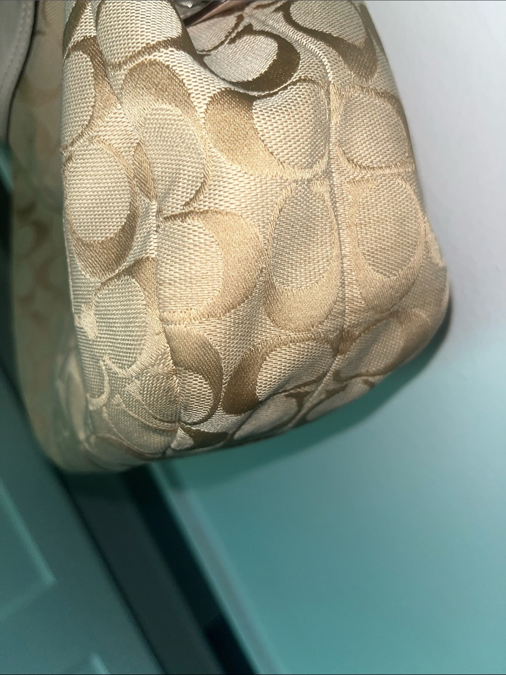 Coach Signature Soho Hobo bag featuring khaki monogram canvas and ivory leather - Picture 4 of 13
